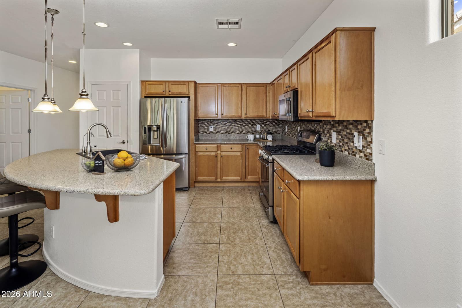 4637 E NARROWLEAF Drive, Gilbert, AZ 85298 — photo 5 of 28
