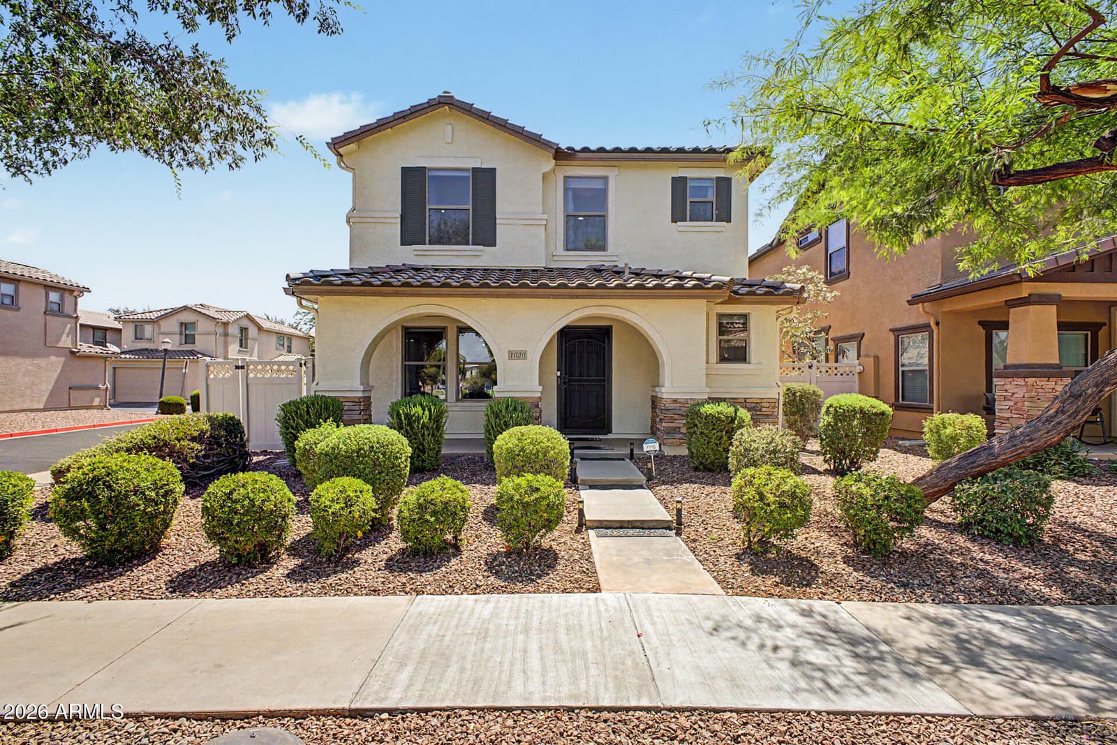 1020 S CHESHIRE Lane, Gilbert, AZ 85296 — photo 1 of 35