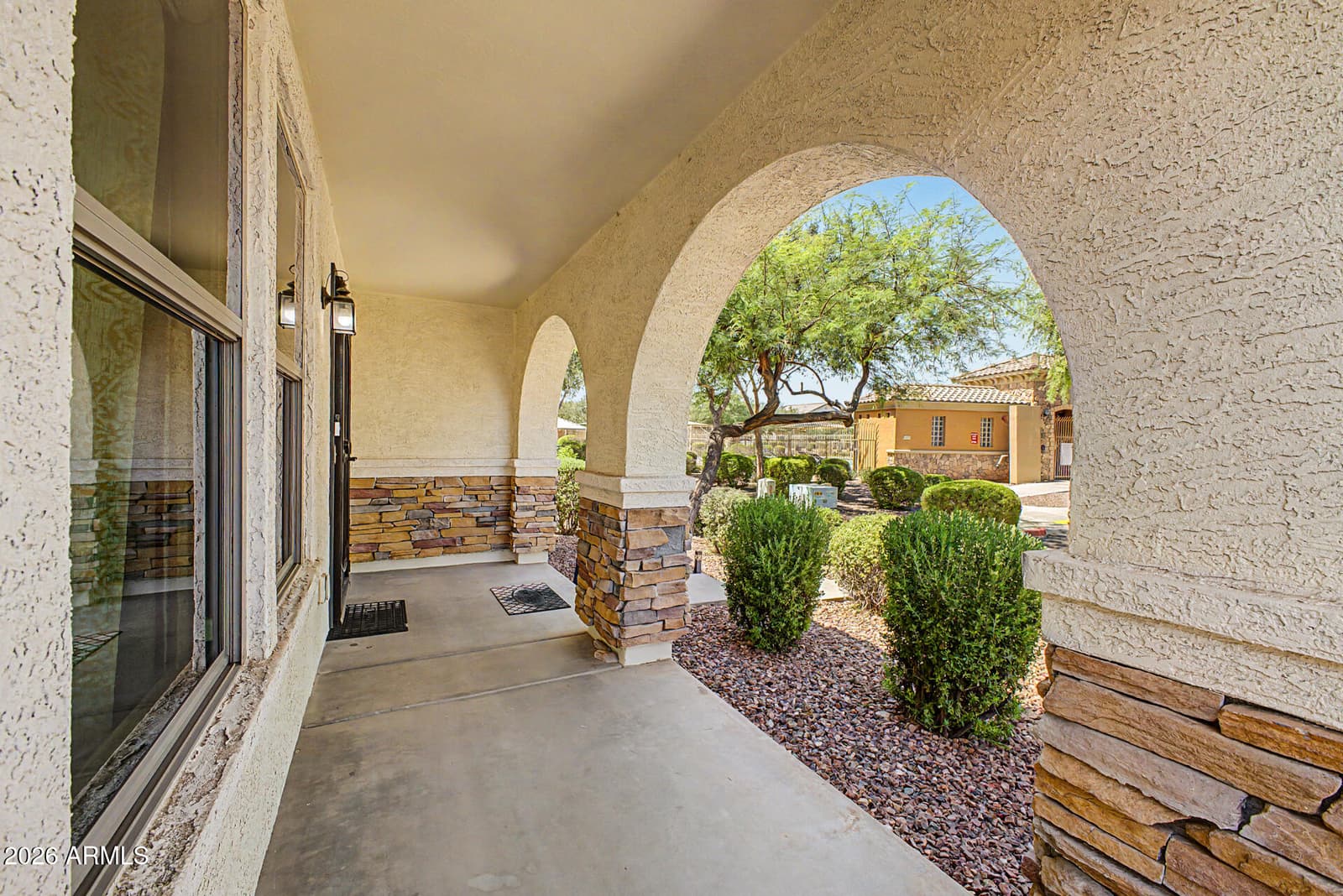 1020 S CHESHIRE Lane, Gilbert, AZ 85296 — photo 4 of 35