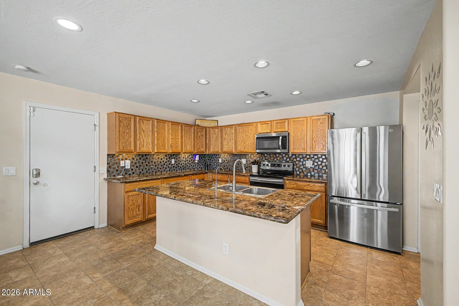 1020 S CHESHIRE Lane, Gilbert, AZ 85296 — photo 9 of 35
