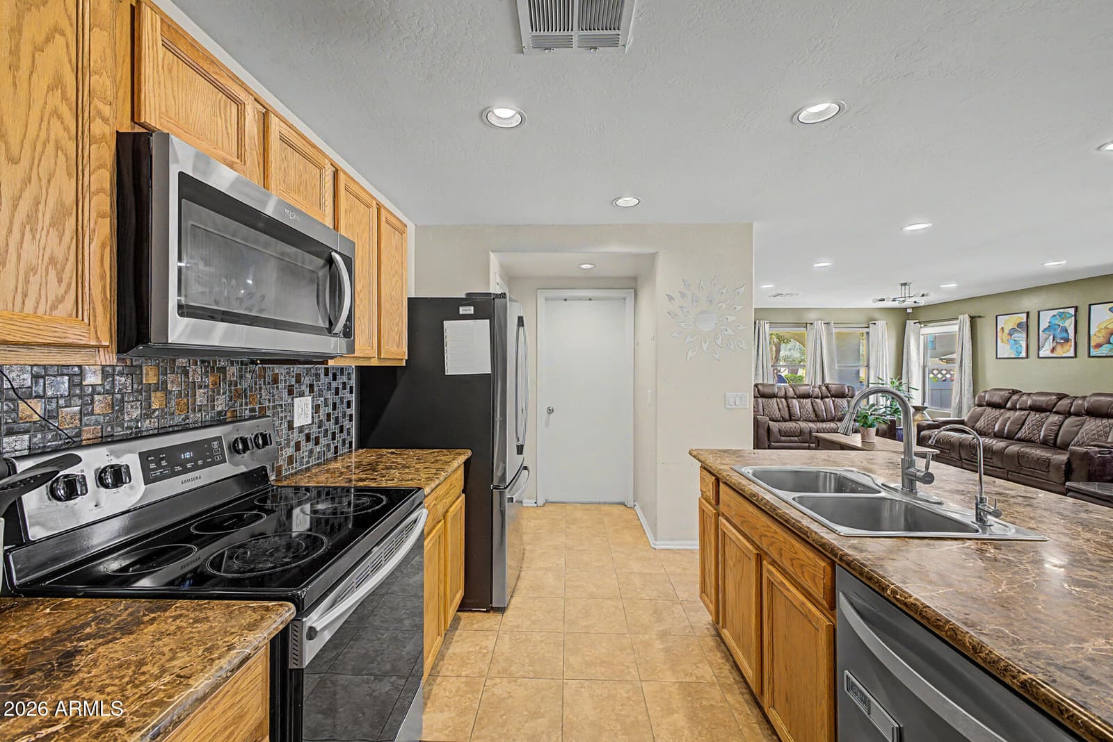 1020 S CHESHIRE Lane, Gilbert, AZ 85296 — photo 11 of 35