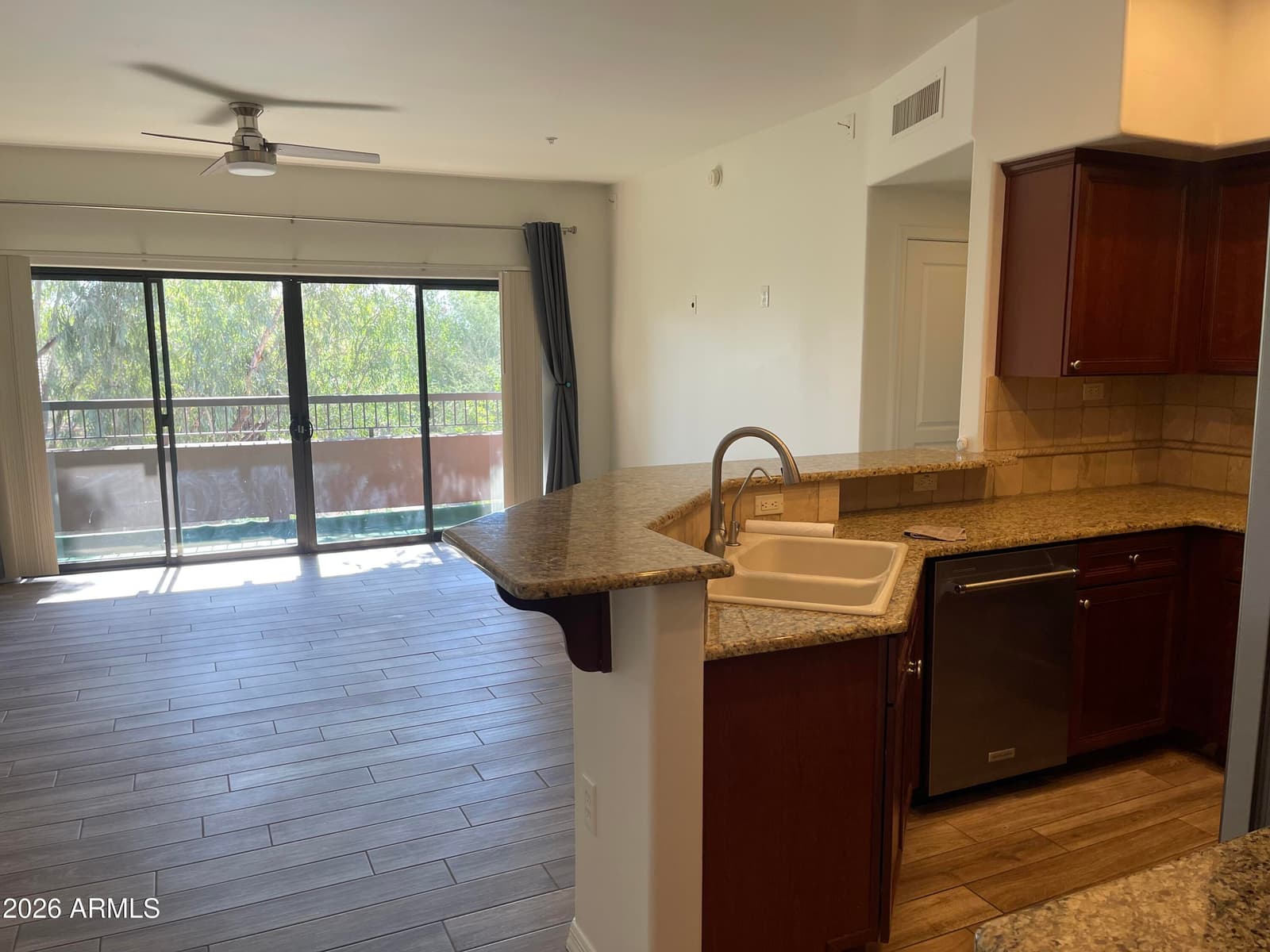 20660 N 40TH Street 2082, Phoenix, AZ 85050 — photo 8 of 37
