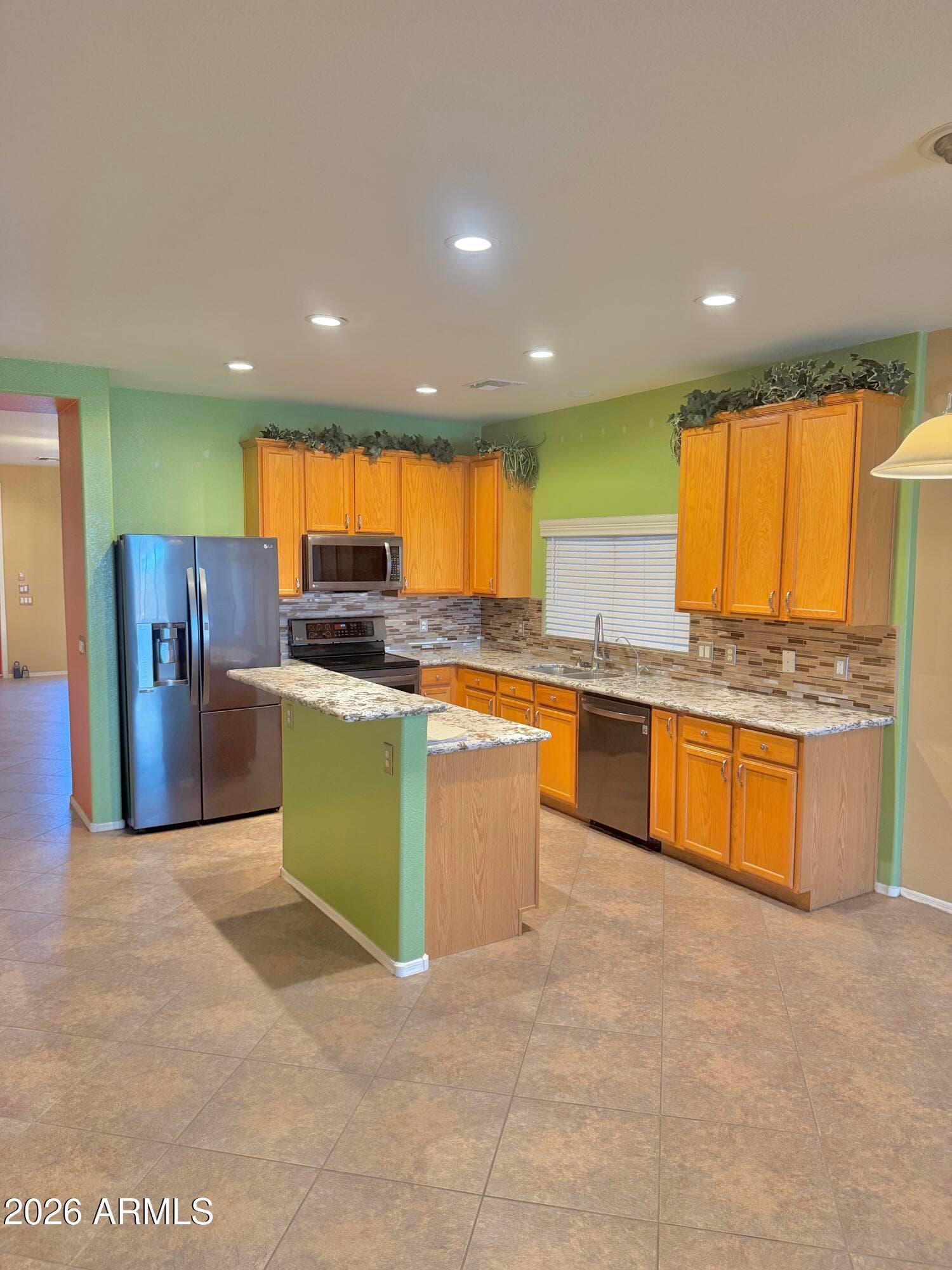 752 E COWBOY COVE Trail, San Tan Valley, AZ 85143 — photo 10 of 38