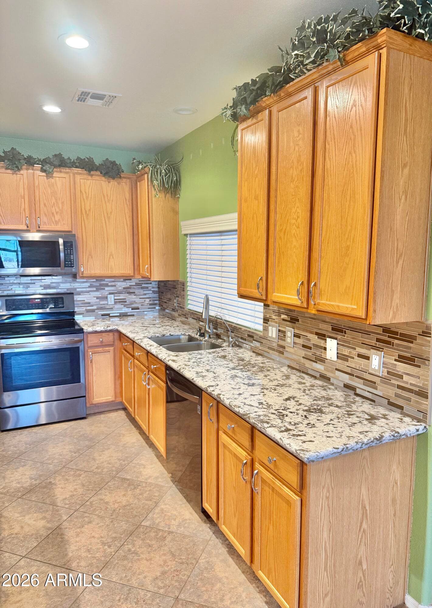 752 E COWBOY COVE Trail, San Tan Valley, AZ 85143 — photo 11 of 38