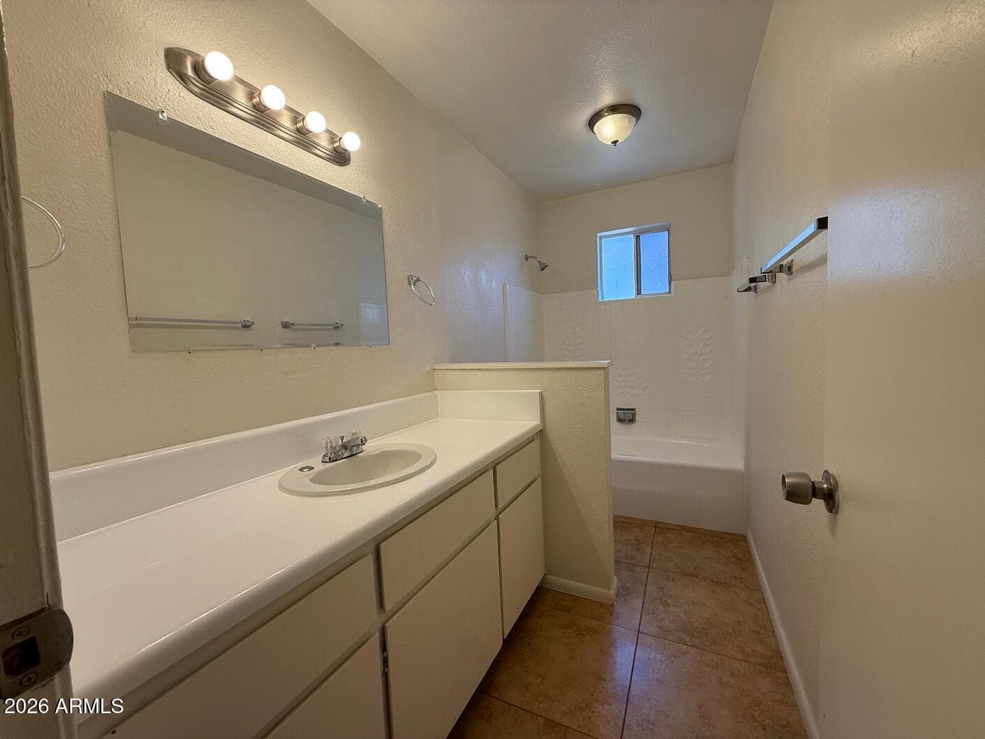 4212 W CINNABAR Avenue, Phoenix, AZ 85051 — photo 5 of 20