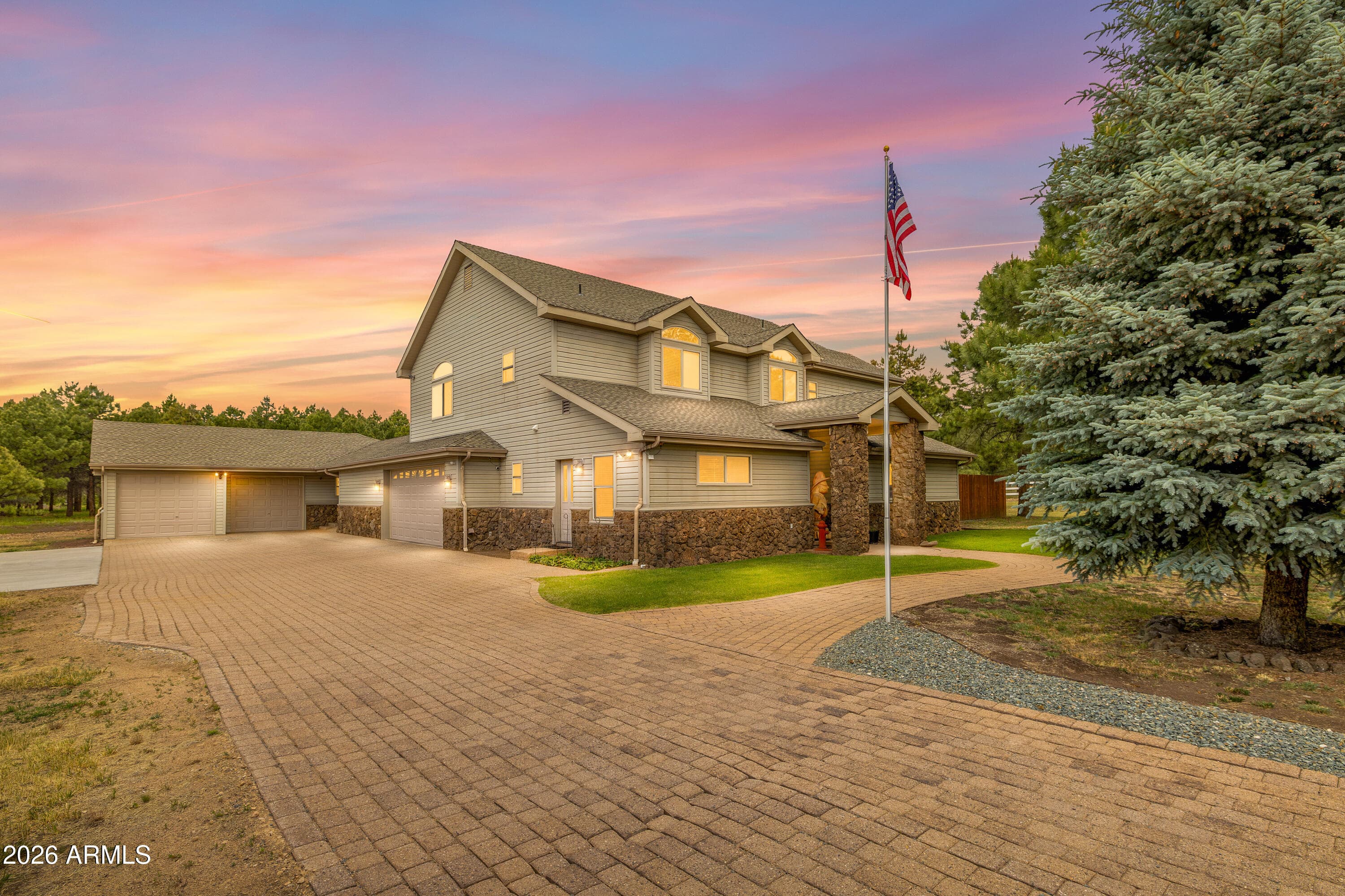2705 W Creighton Drive, Flagstaff, AZ 86001 — photo 2 of 83