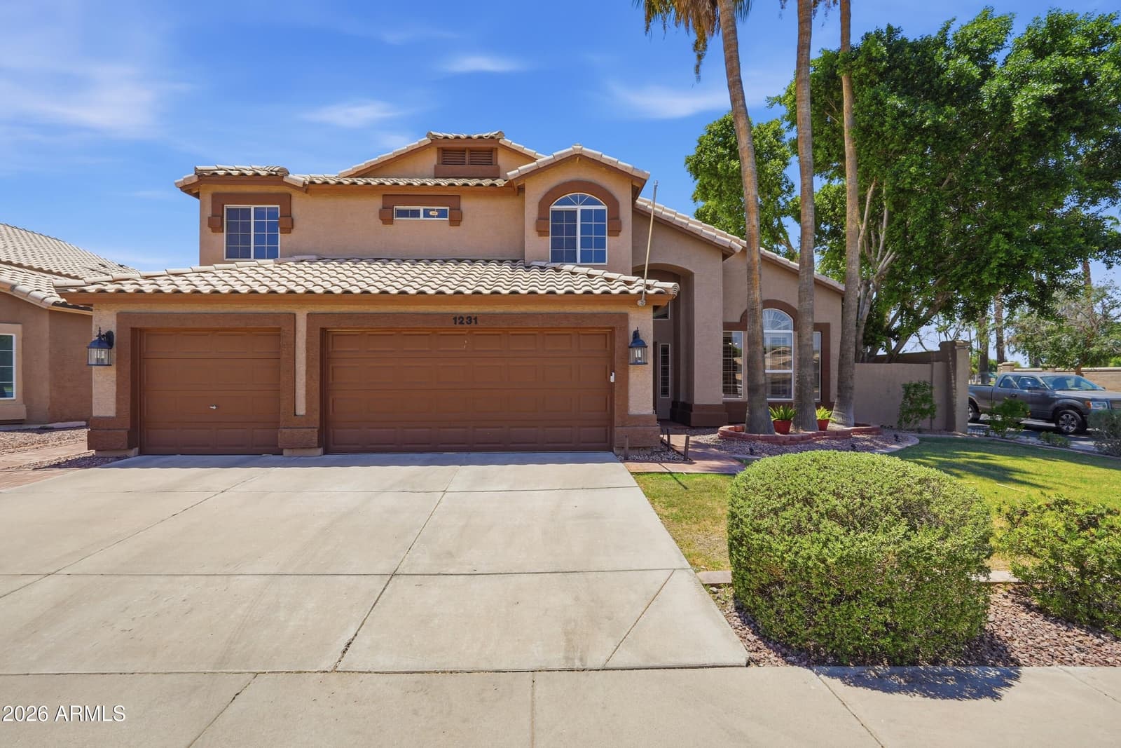 1231 W ISLANDIA Drive, Gilbert, AZ 85233 — photo 1 of 26