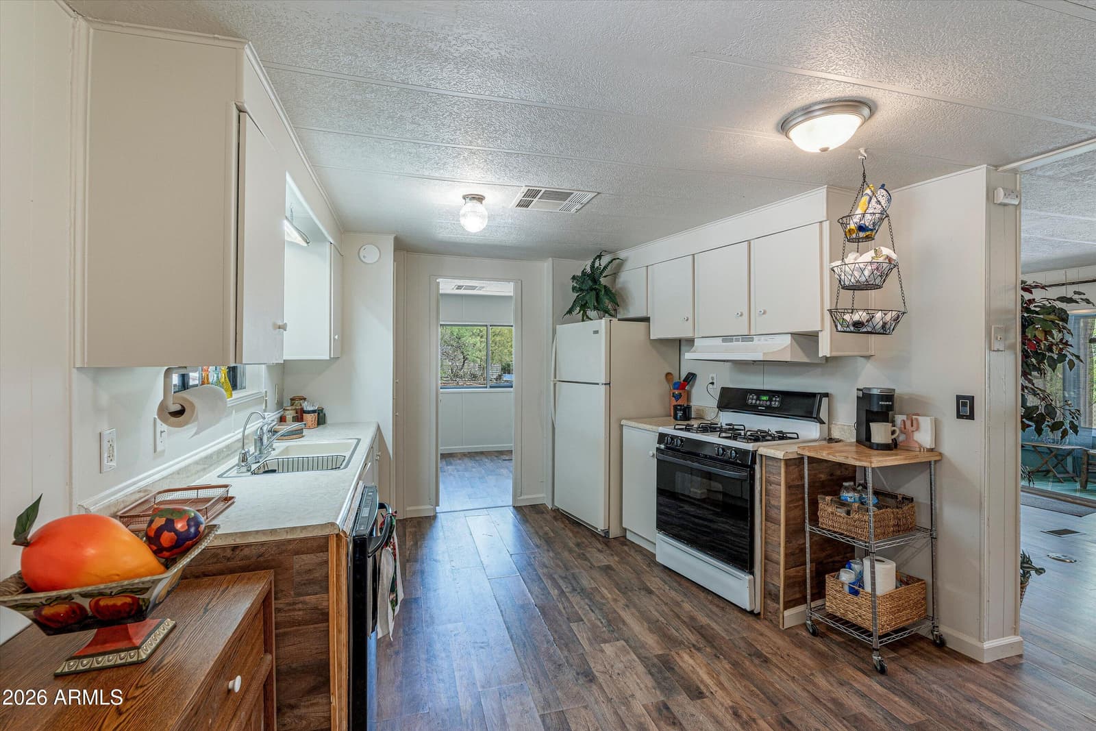 3165 W ROBIN Road, Benson, AZ 85602 — photo 12 of 33