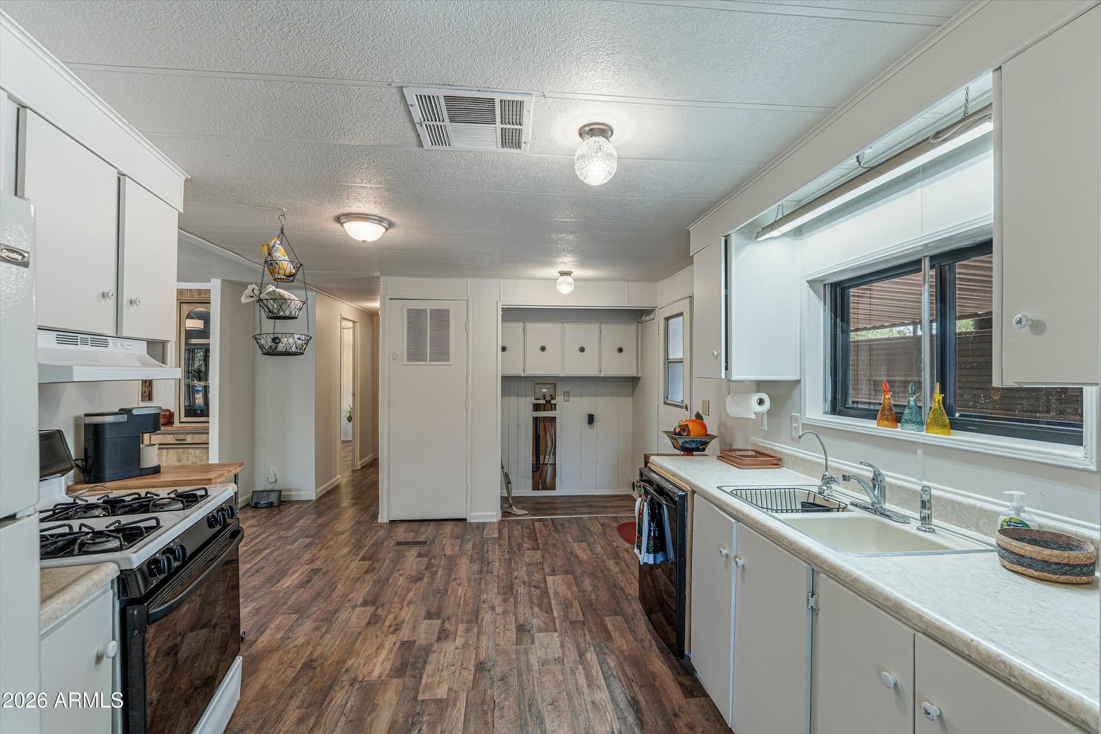 3165 W ROBIN Road, Benson, AZ 85602 — photo 14 of 33