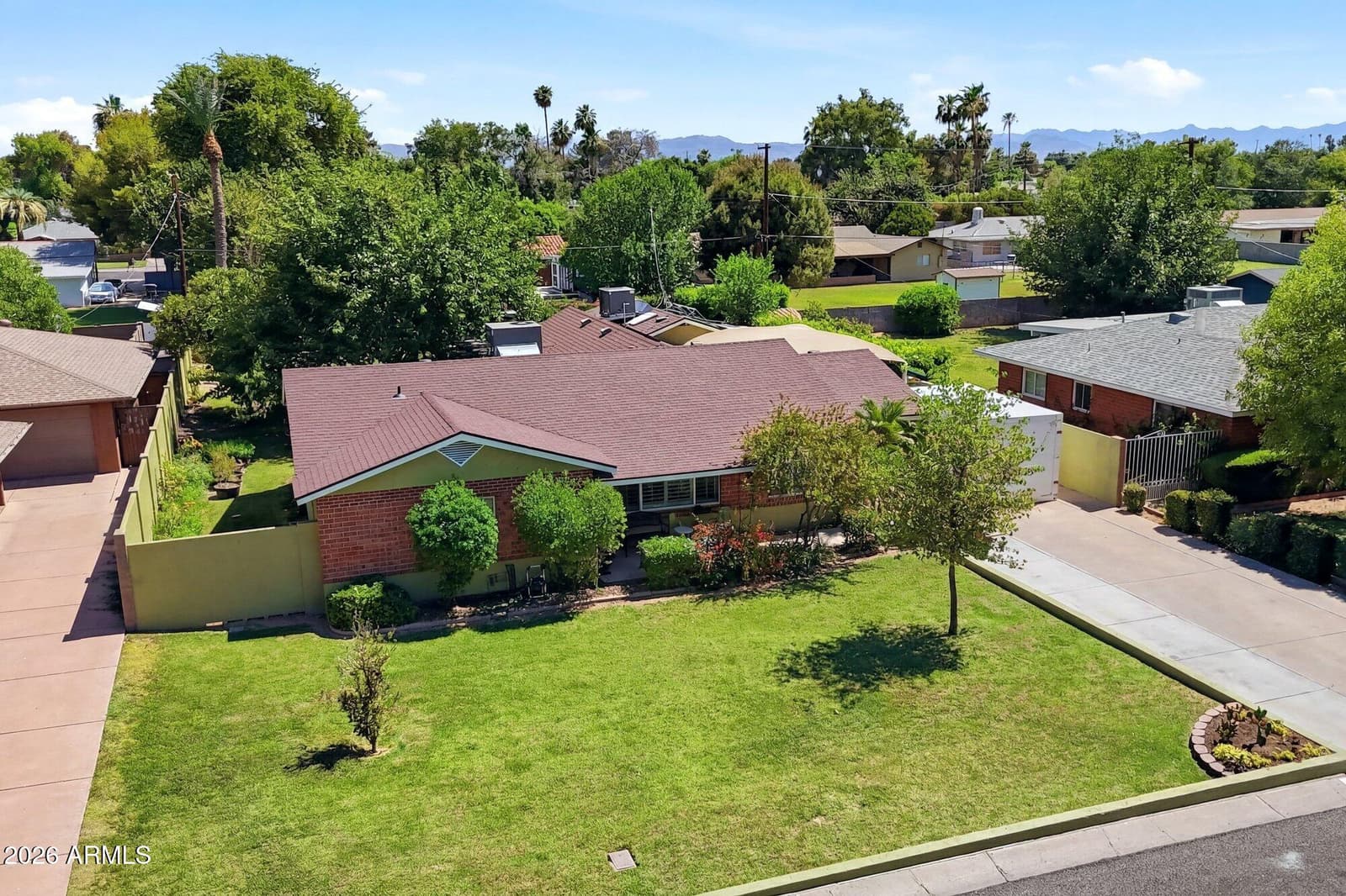 4045 E CAMBRIDGE Avenue, Phoenix, AZ 85008 — photo 3 of 33