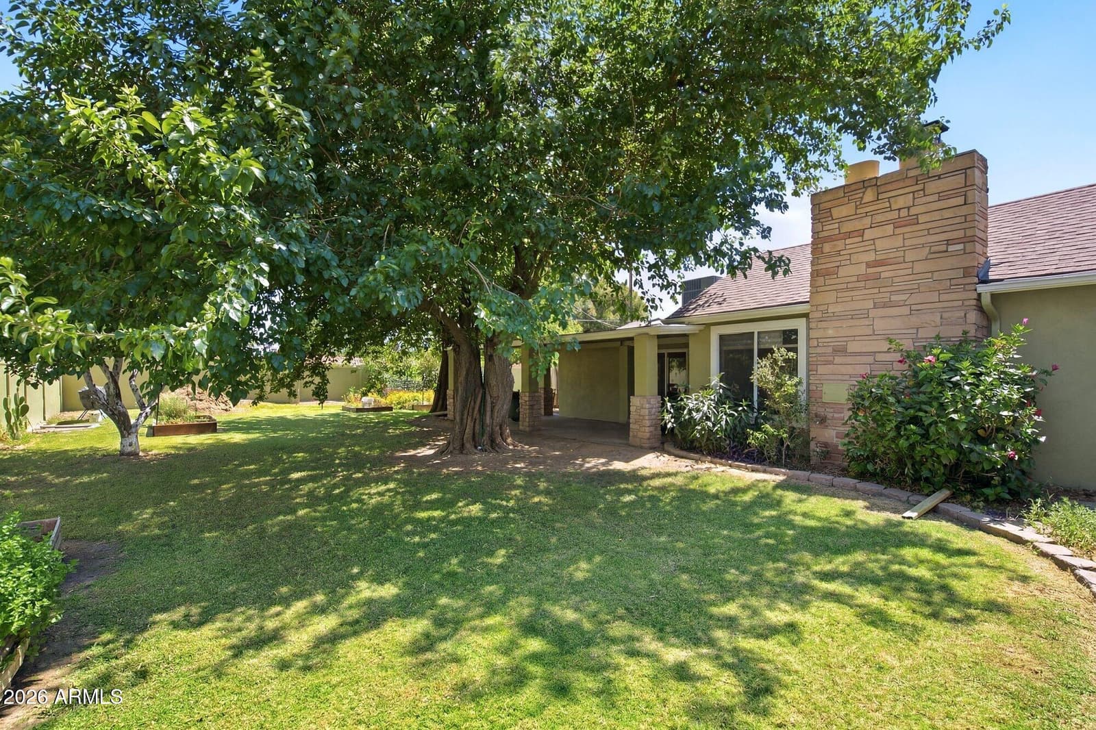 4045 E CAMBRIDGE Avenue, Phoenix, AZ 85008 — photo 8 of 33