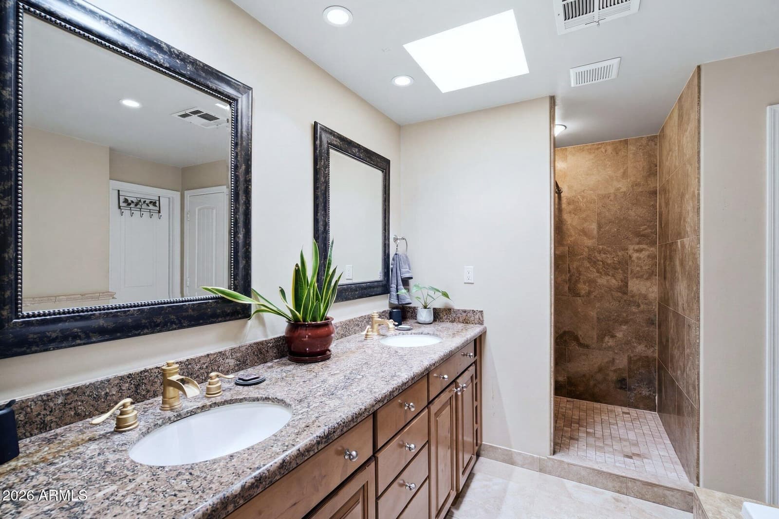 4045 E CAMBRIDGE Avenue, Phoenix, AZ 85008 — photo 13 of 33