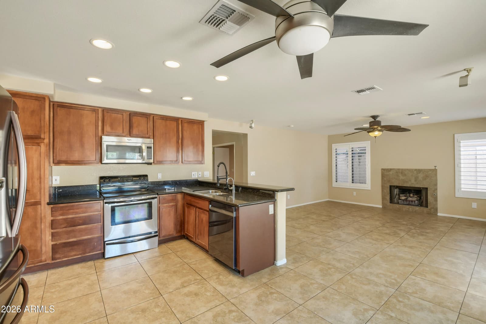 4618 E GOLDFINCH GATE Lane, Phoenix, AZ 85044 — photo 12 of 36