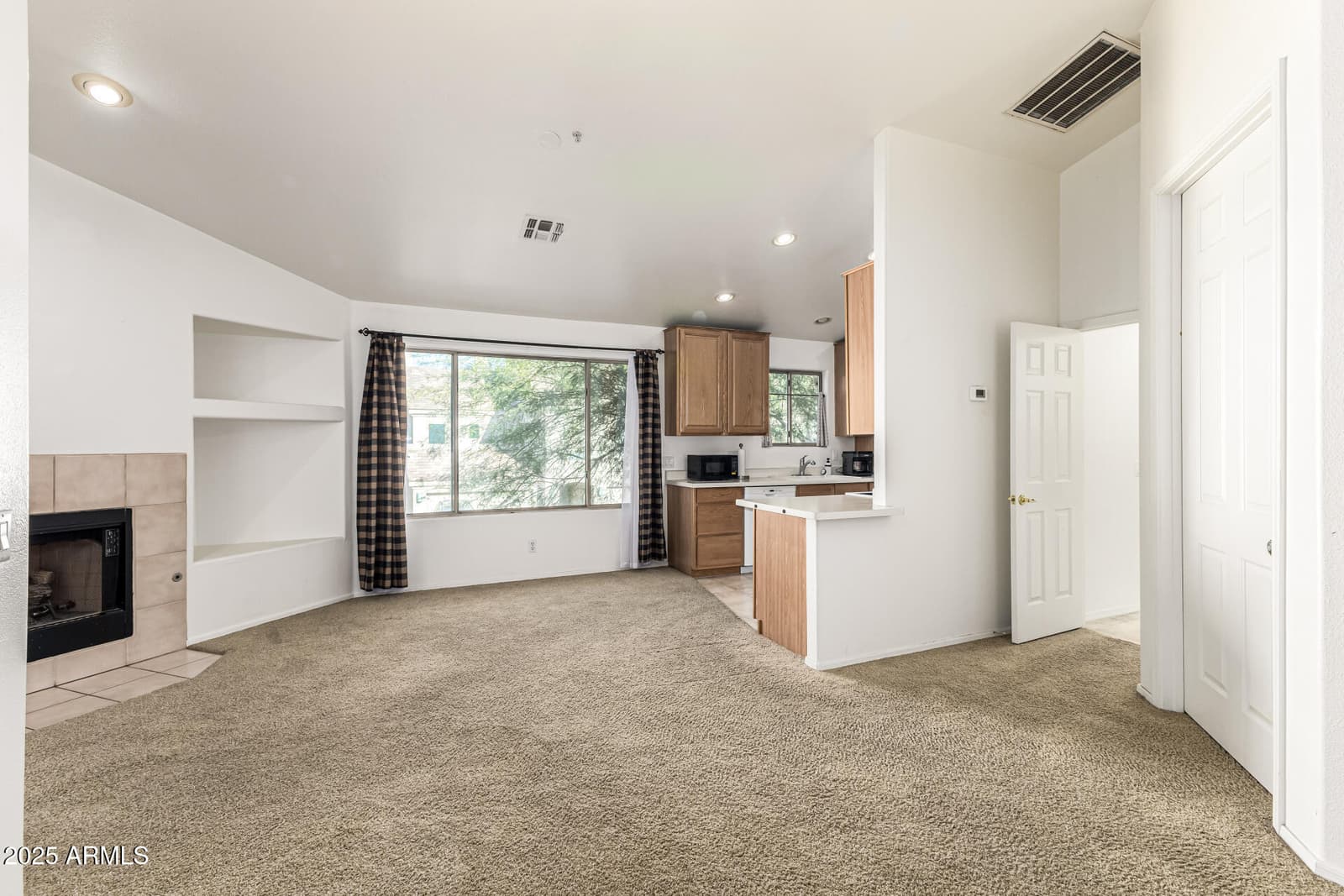 7550 E EARLL Drive 74, Scottsdale, AZ 85251 — photo 3 of 24