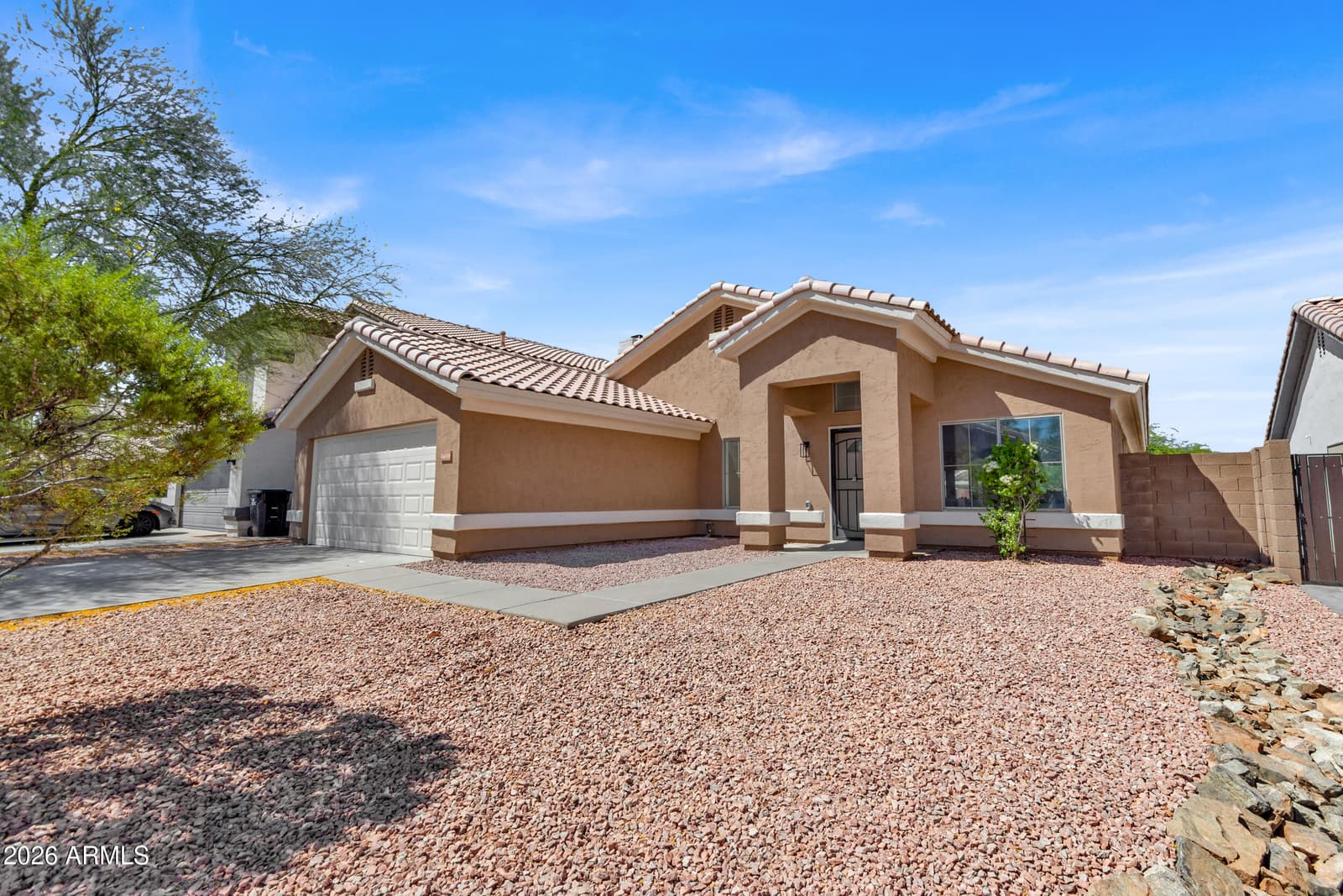 4638 E SUMMERHAVEN Drive, Phoenix, AZ 85044 — photo 2 of 42