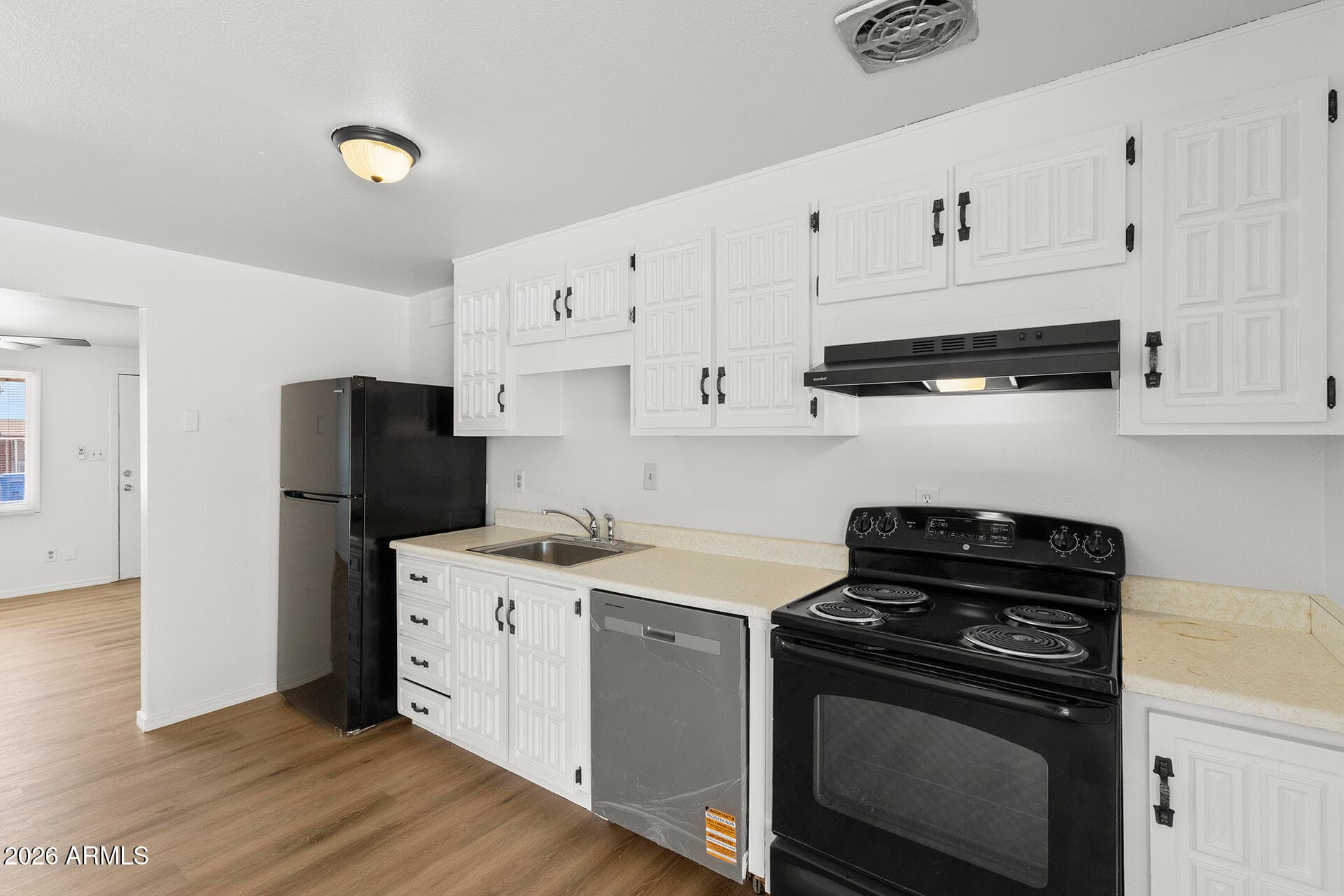 6964 W HUBBELL Street, Phoenix, AZ 85035 — photo 13 of 32