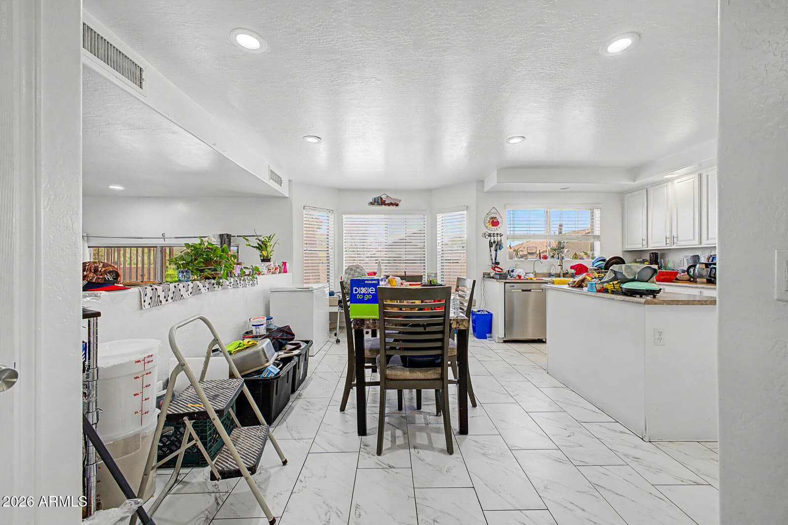 7926 W HESS Avenue, Phoenix, AZ 85043 — photo 10 of 40