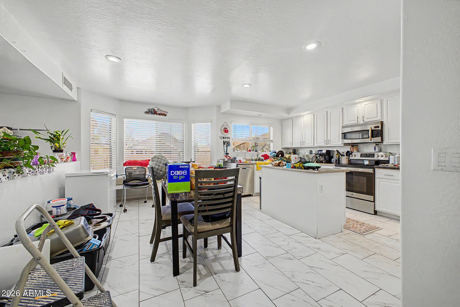 7926 W HESS Avenue, Phoenix, AZ 85043 — photo 11 of 40