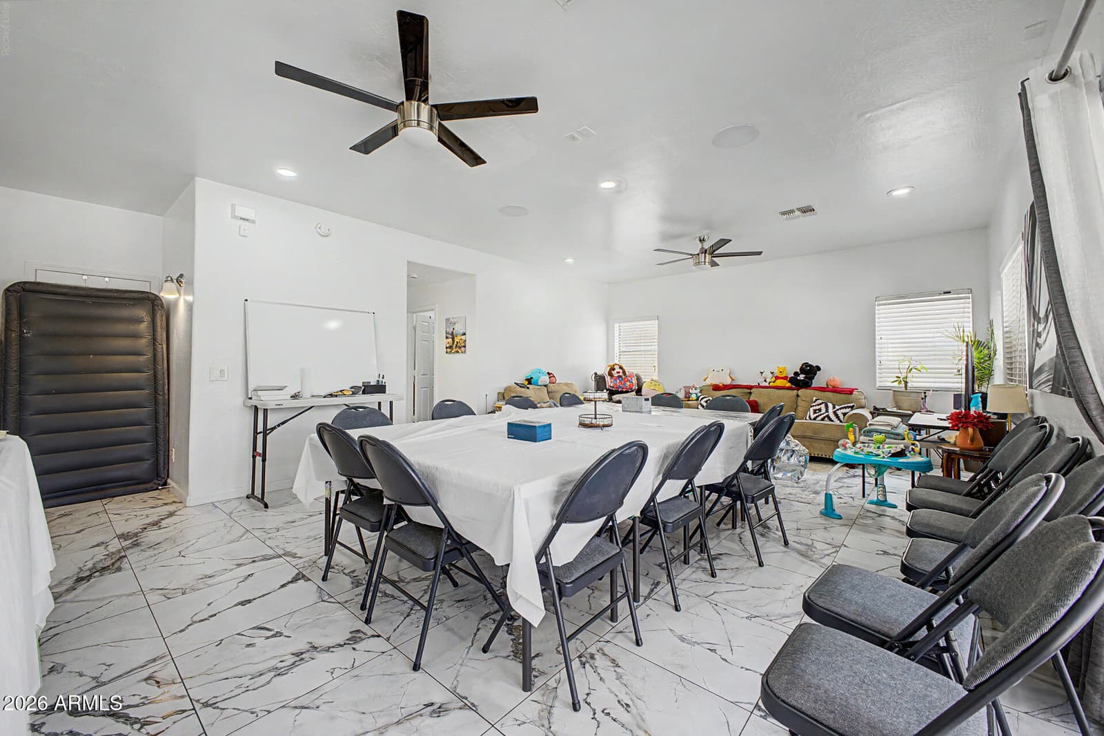 7926 W HESS Avenue, Phoenix, AZ 85043 — photo 14 of 40