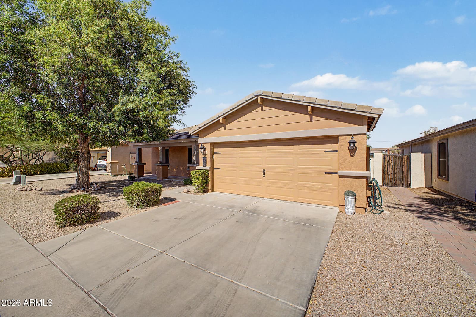 2677 S CONESTOGA Road, Apache Junction, AZ 85119 — photo 4 of 37