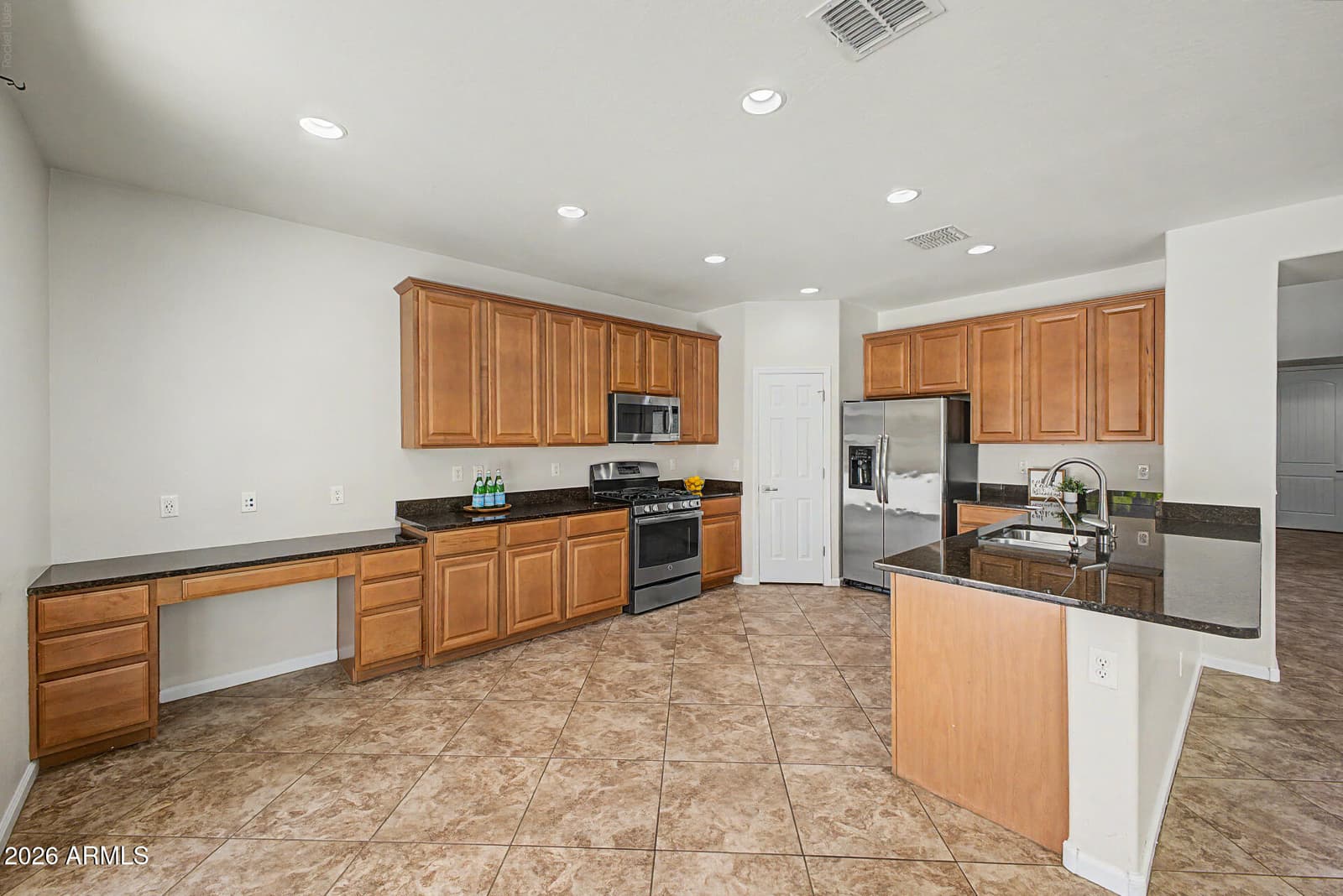 4836 S BUTTERNUT Court, Gilbert, AZ 85298 — photo 9 of 38