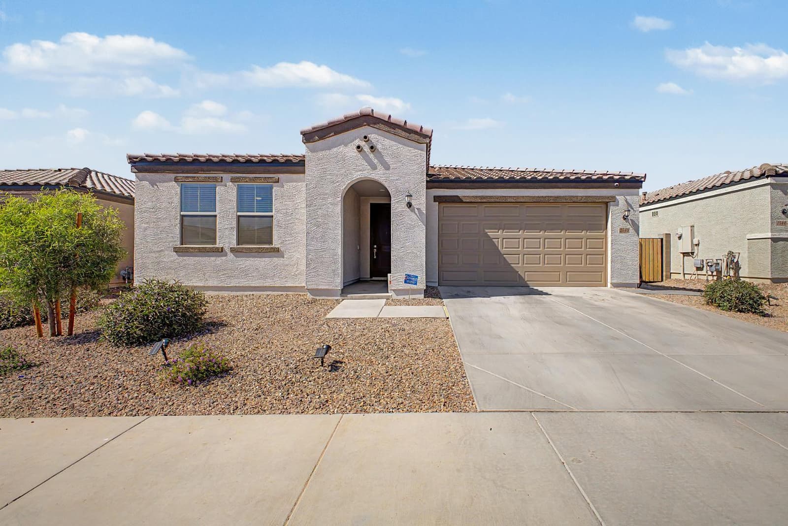 2548 W GRENADINE Road, Phoenix, AZ 85041 — photo 1 of 31