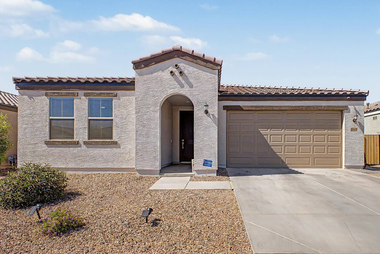 2548 W GRENADINE Road, Phoenix, AZ 85041 — photo 2 of 31