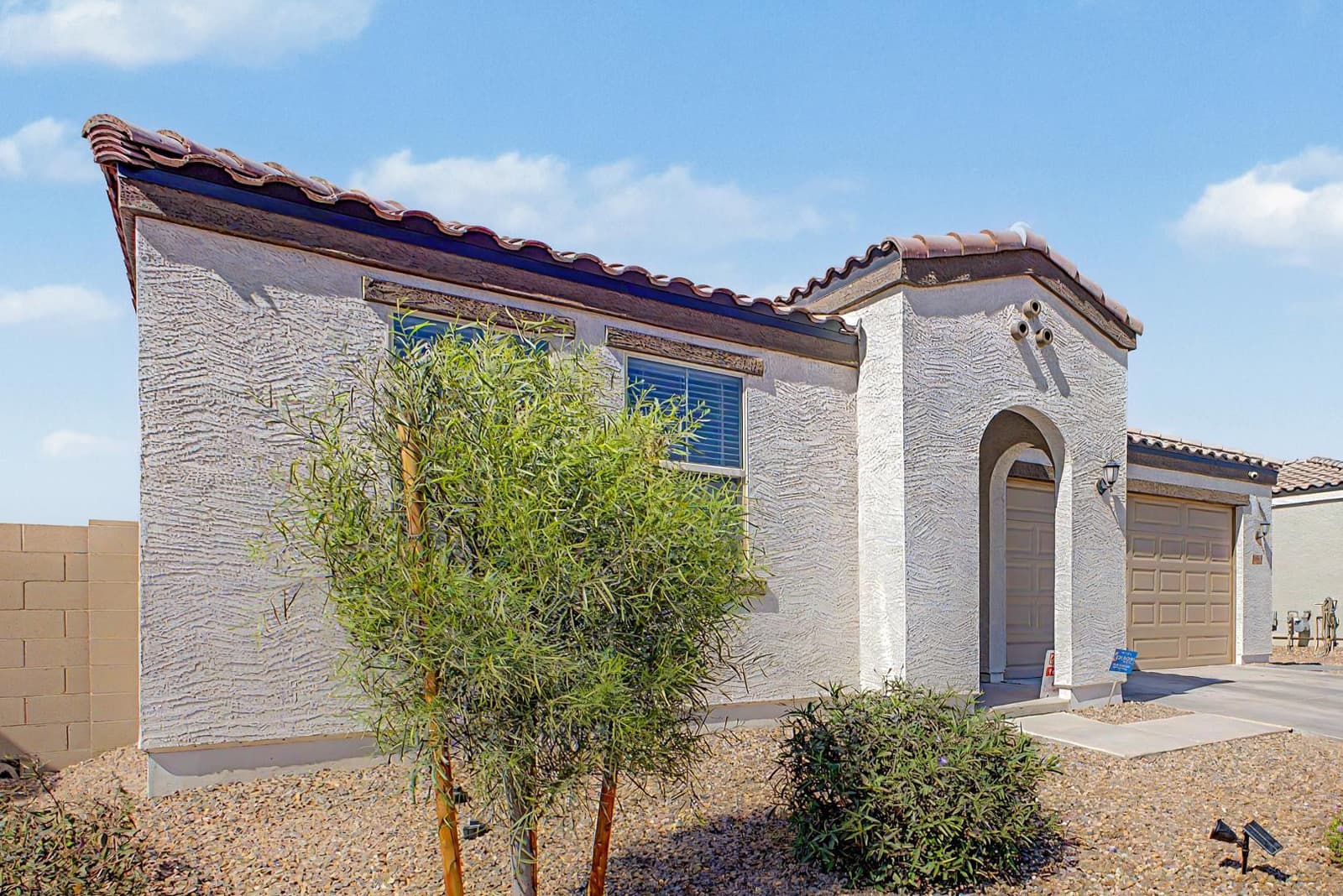 2548 W GRENADINE Road, Phoenix, AZ 85041 — photo 4 of 31