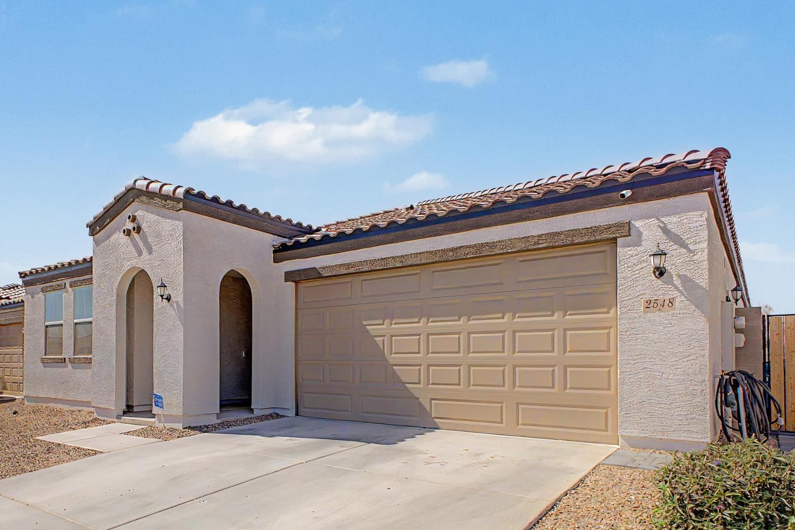 2548 W GRENADINE Road, Phoenix, AZ 85041 — photo 6 of 31