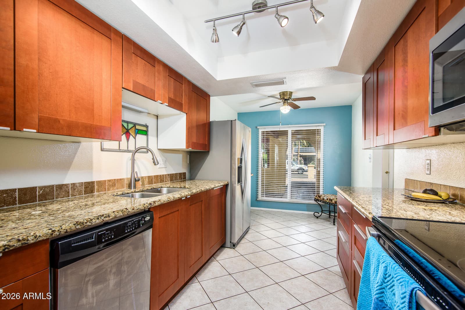 25821 S NEW TOWN Drive, Sun Lakes, AZ 85248 — photo 10 of 36