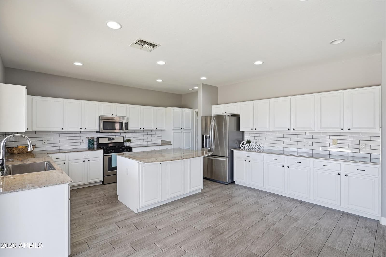 7407 W HONEYSUCKLE Drive, Peoria, AZ 85383 — photo 4 of 39