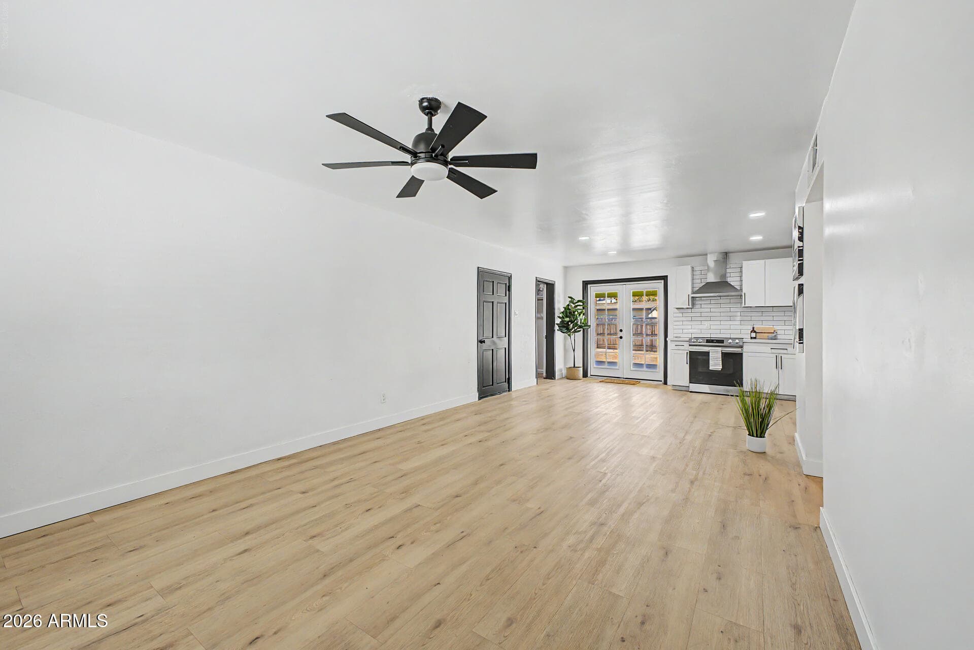 6727 W PIERSON Street, Phoenix, AZ 85033 — photo 5 of 28