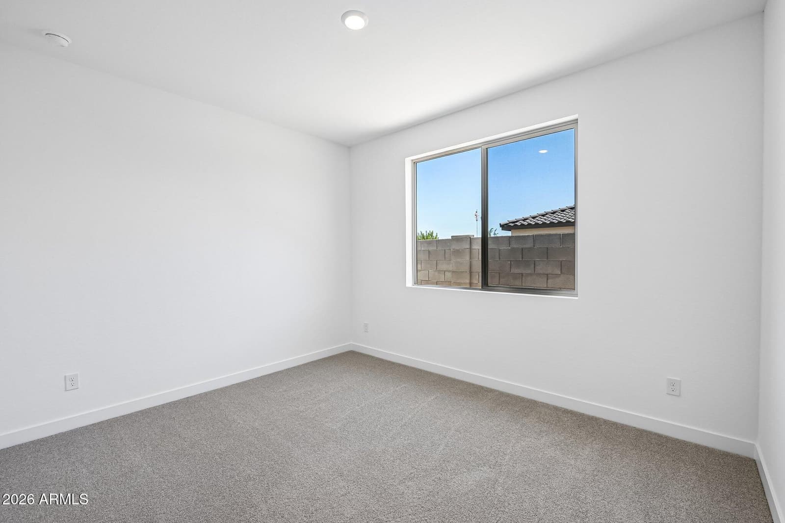 7950 W LOMA Lane, Peoria, AZ 85345 — photo 12 of 47