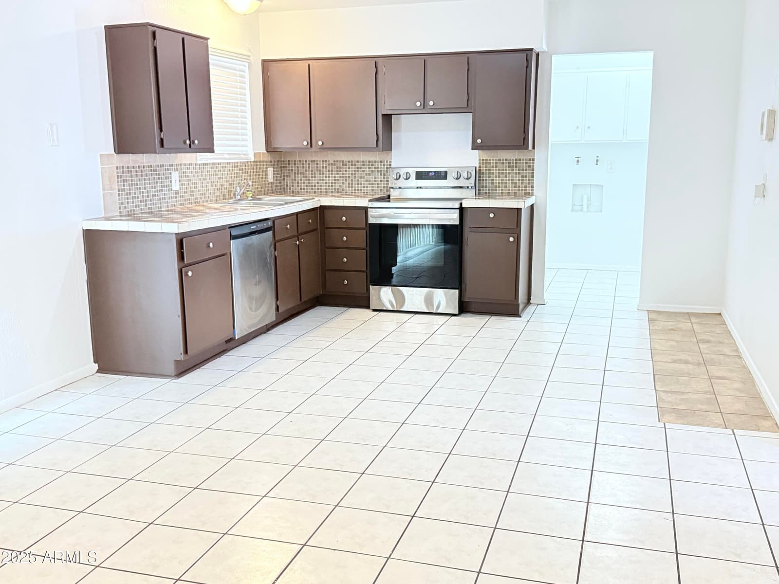 7202 N 36TH Avenue N, Phoenix, AZ 85051 — photo 3 of 31