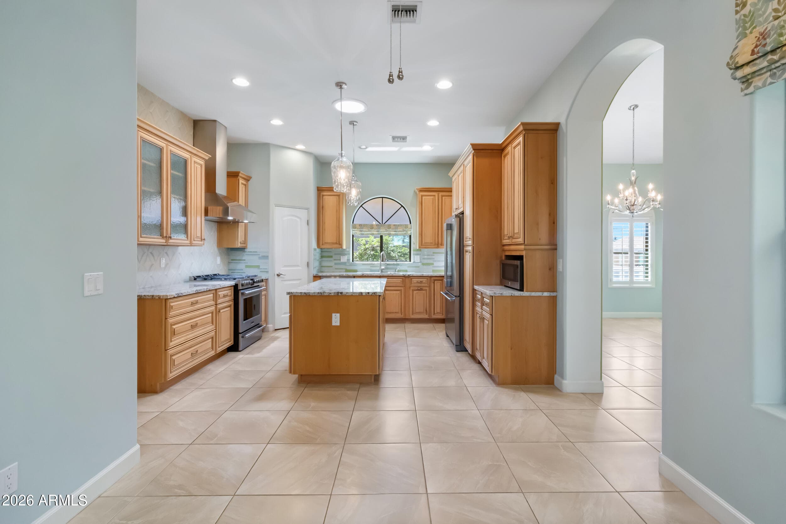 11660 W LAKEVIEW Court, Surprise, AZ 85378 — photo 17 of 42