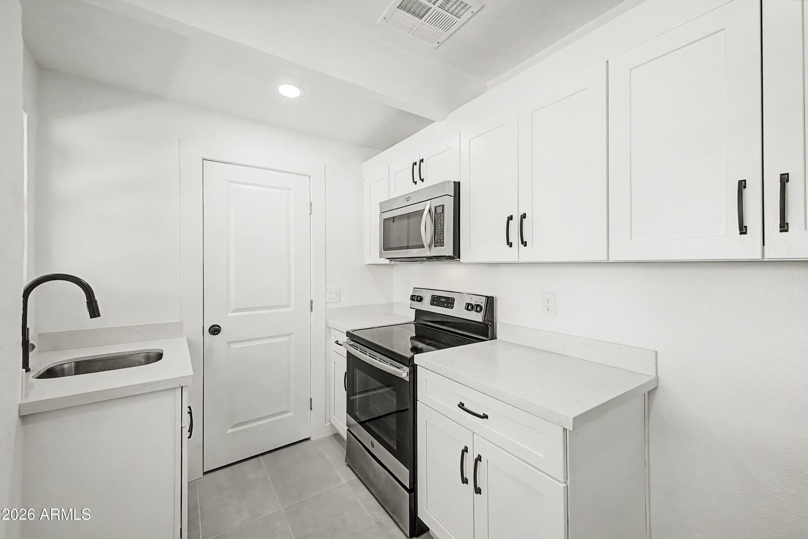 2305 W MARYLAND Avenue, Phoenix, AZ 85015 — photo 8 of 30