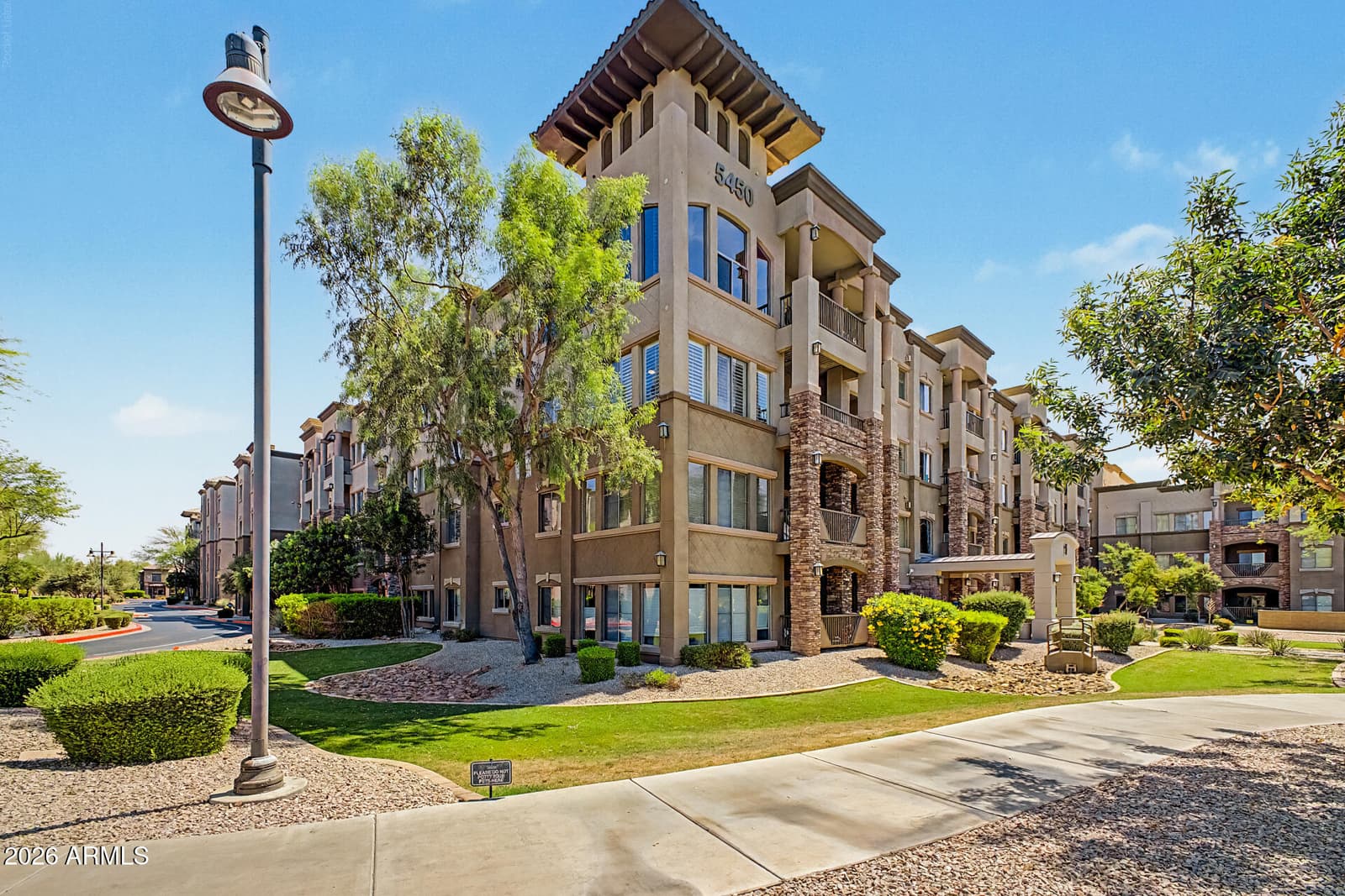 5450 E DEER VALLEY Drive 1006, Phoenix, AZ 85054 — photo 2 of 33