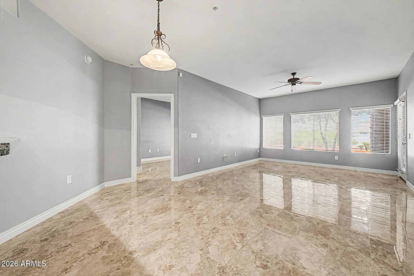 5450 E DEER VALLEY Drive 1006, Phoenix, AZ 85054 — photo 3 of 33