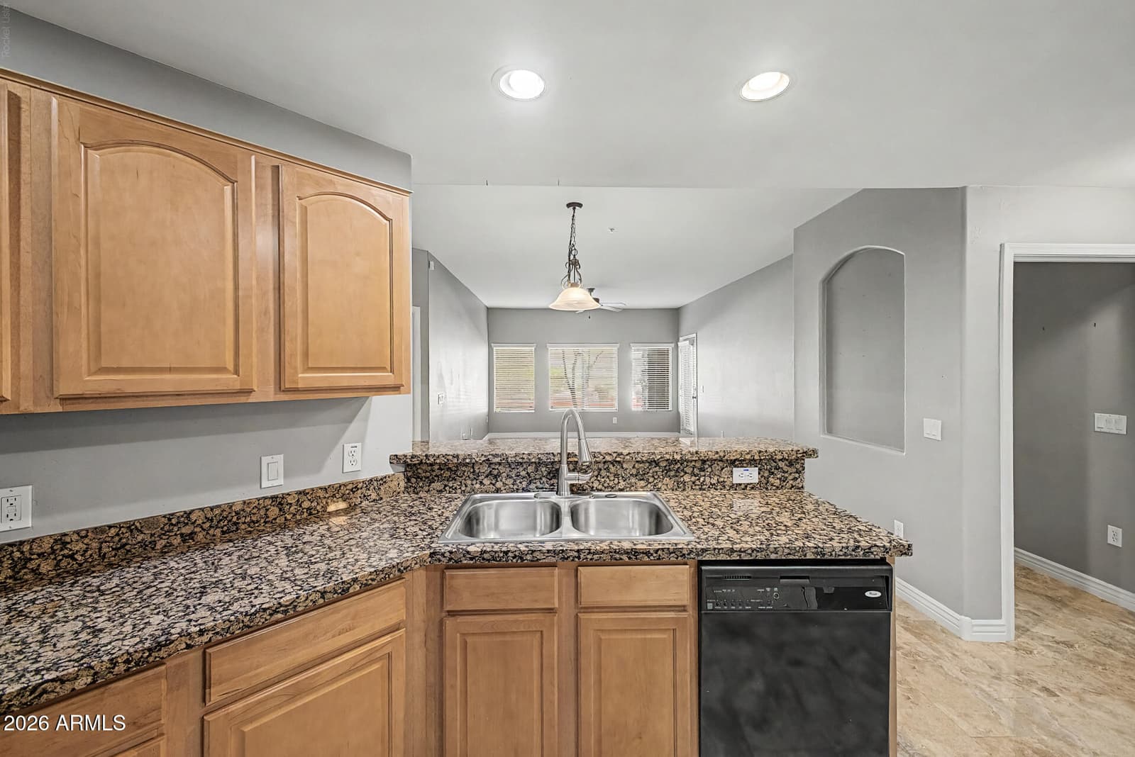 5450 E DEER VALLEY Drive 1006, Phoenix, AZ 85054 — photo 8 of 33