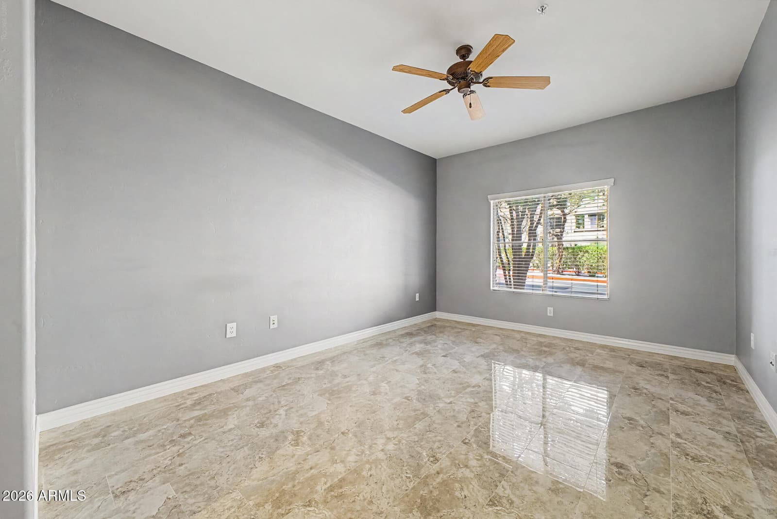 5450 E DEER VALLEY Drive 1006, Phoenix, AZ 85054 — photo 9 of 33