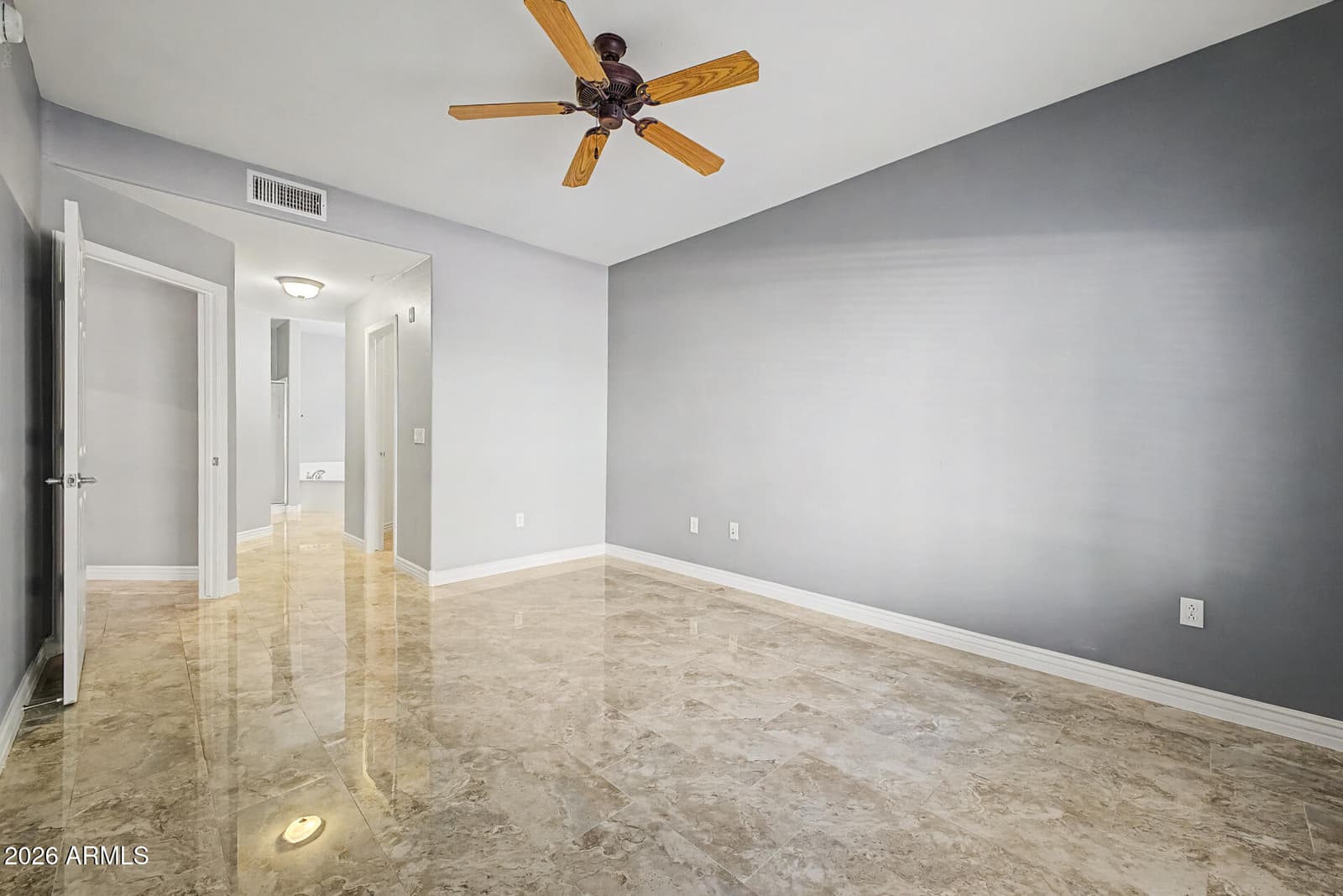 5450 E DEER VALLEY Drive 1006, Phoenix, AZ 85054 — photo 10 of 33