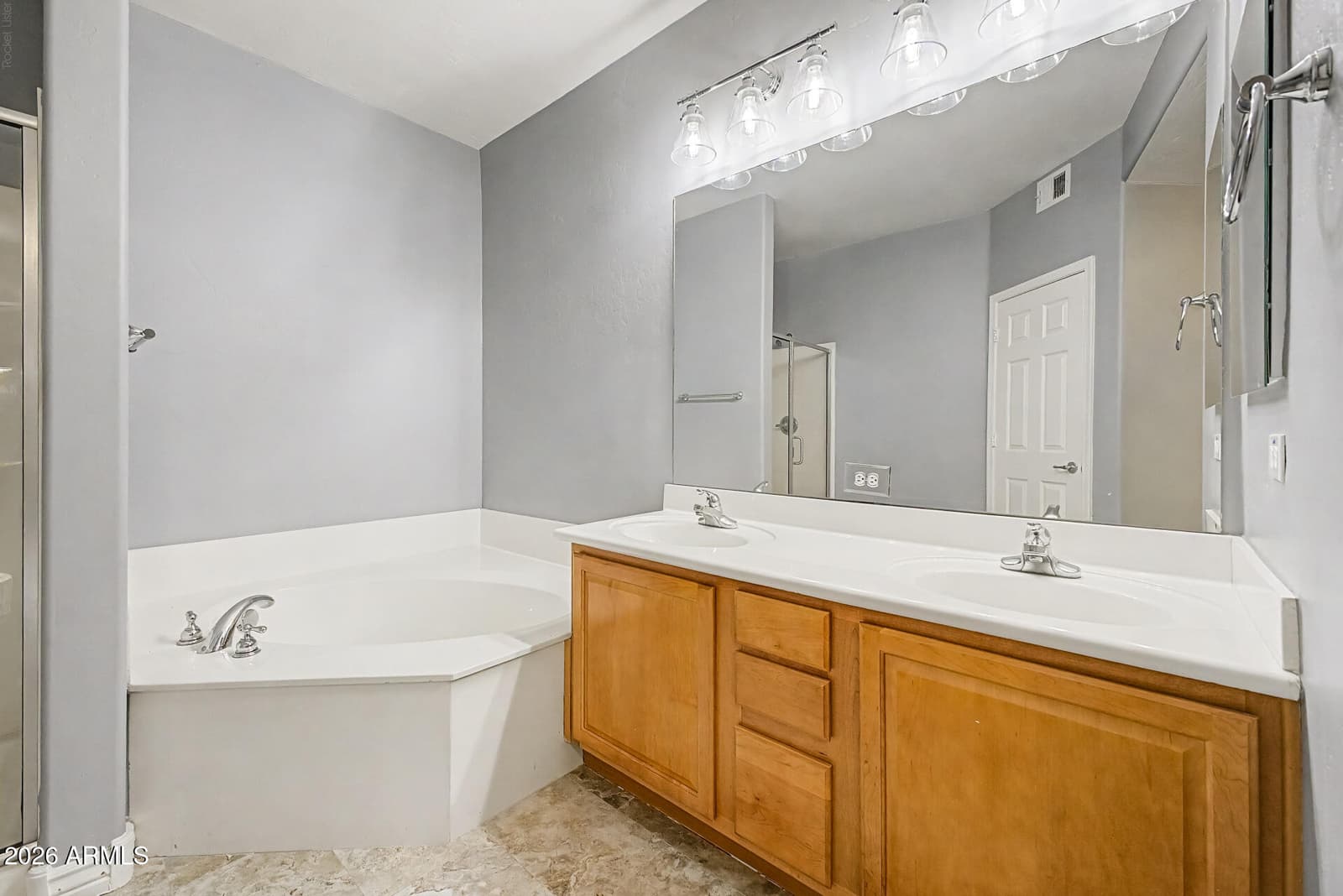 5450 E DEER VALLEY Drive 1006, Phoenix, AZ 85054 — photo 11 of 33