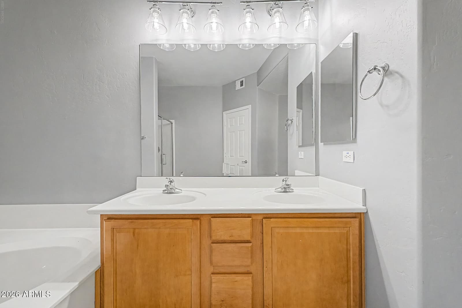 5450 E DEER VALLEY Drive 1006, Phoenix, AZ 85054 — photo 12 of 33