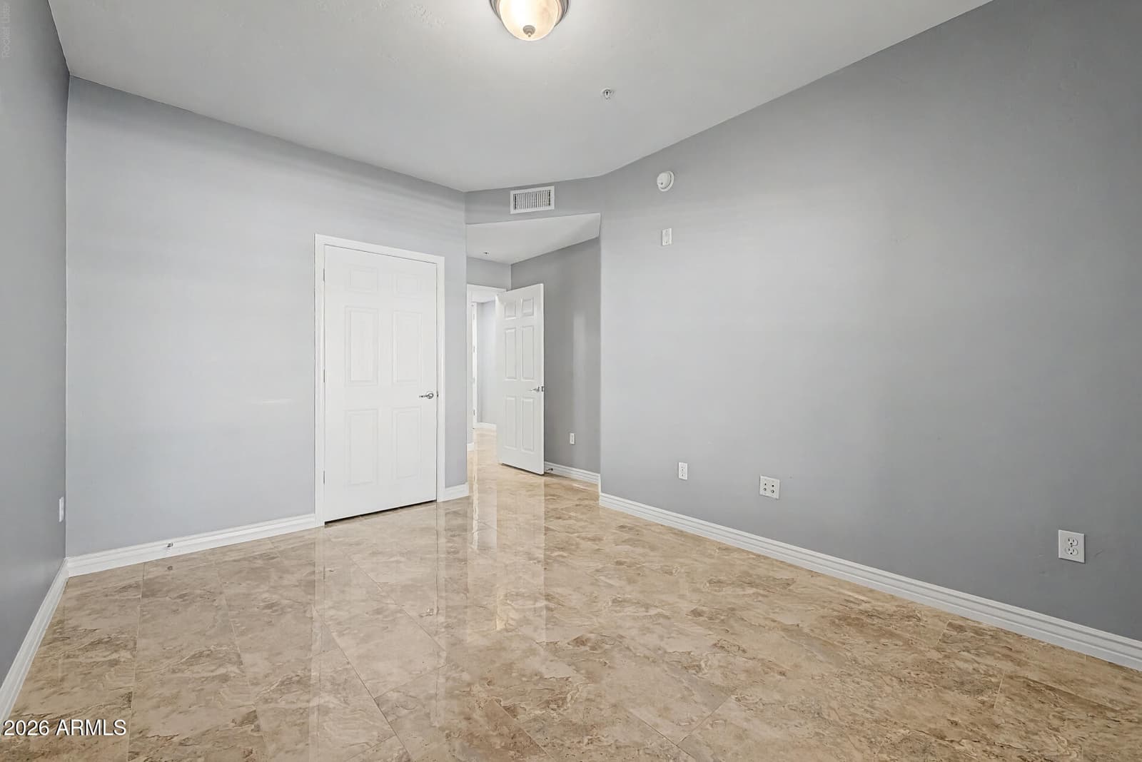 5450 E DEER VALLEY Drive 1006, Phoenix, AZ 85054 — photo 17 of 33