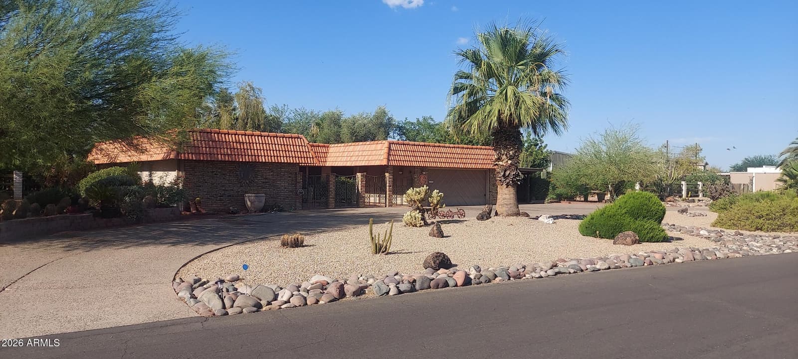 11105 W ARRON Drive, Sun City, AZ 85351 — photo 1 of 2