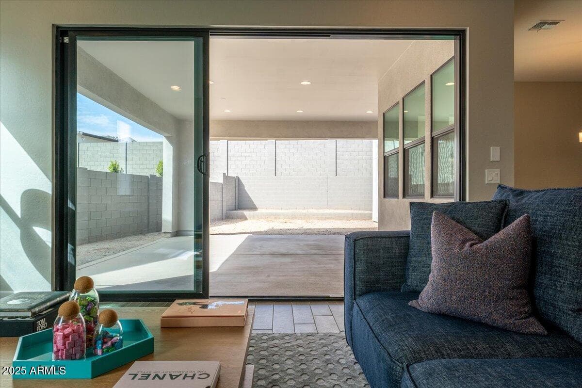 917 E BUIST Avenue, Phoenix, AZ 85042 — photo 14 of 32
