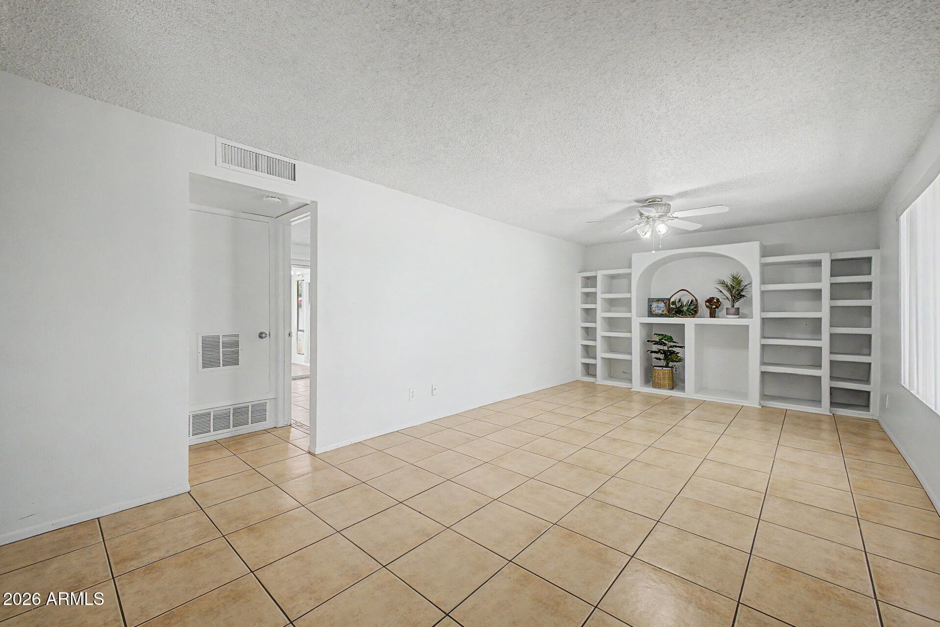 3235 W COUNTRY GABLES Drive, Phoenix, AZ 85053 — photo 7 of 21
