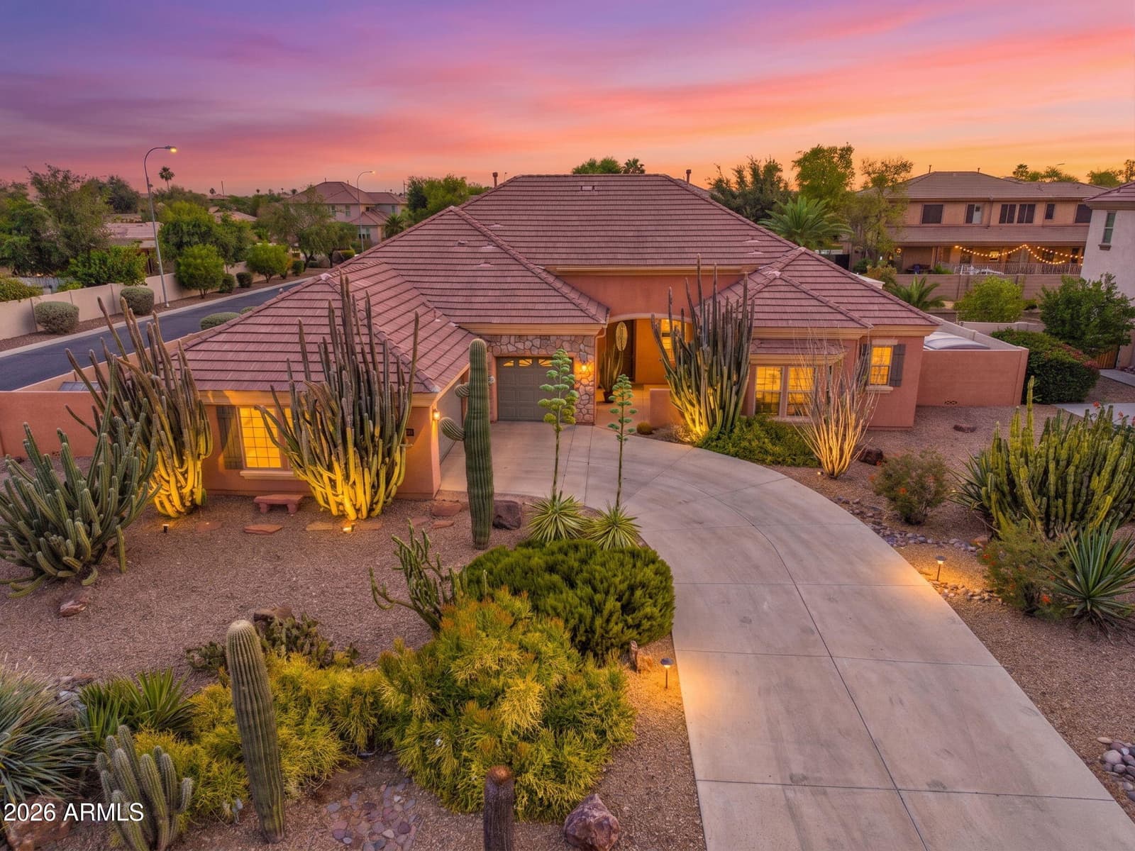 952 E FIELDSTONE Place, Chandler, AZ 85249 — photo 1 of 28