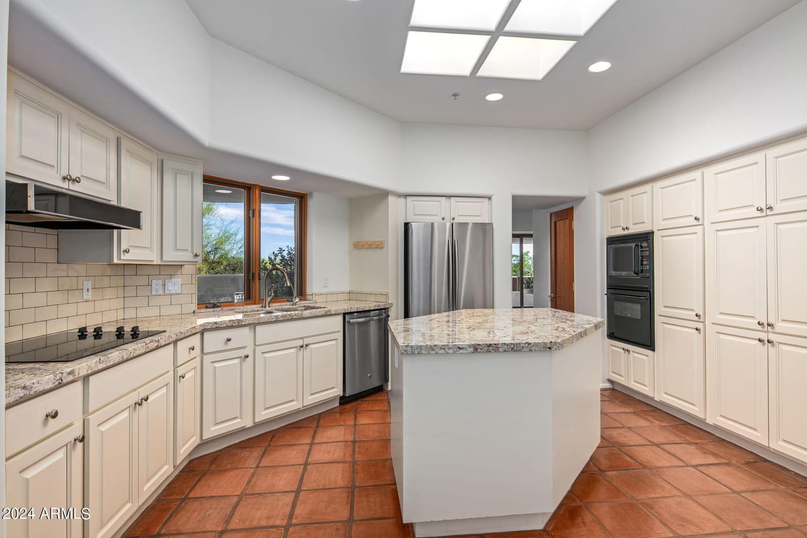 10095 E GRAYTHORN Drive, Scottsdale, AZ 85262 — photo 16 of 35