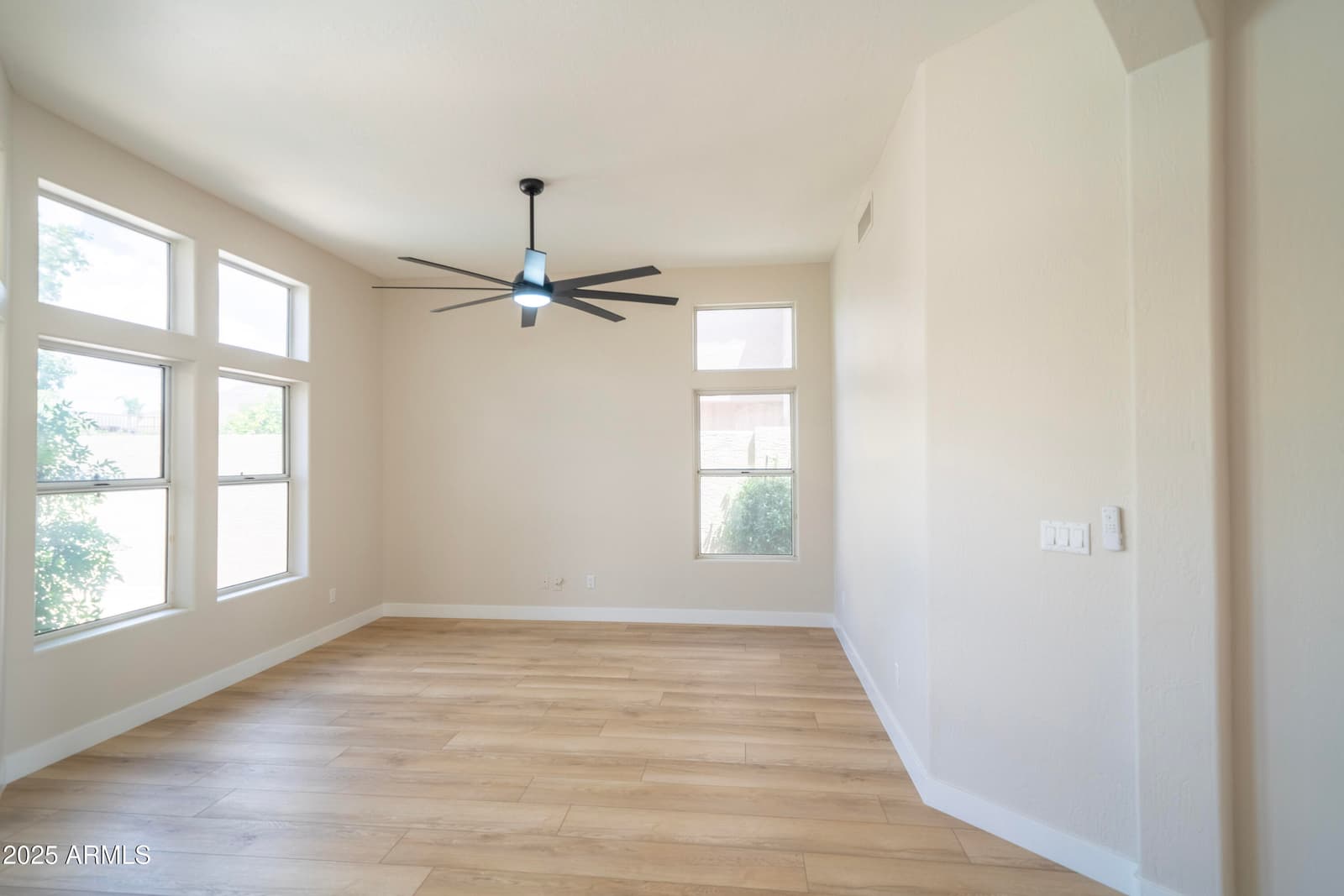 6388 W DONALD Drive, Glendale, AZ 85310 — photo 7 of 112